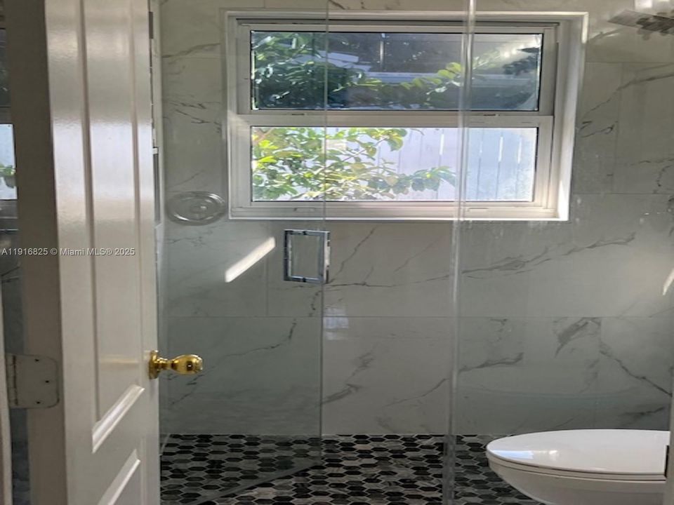 Под контрактом: $2,700 (3 спален, 2 ванн, 1339 Квадратных фут)