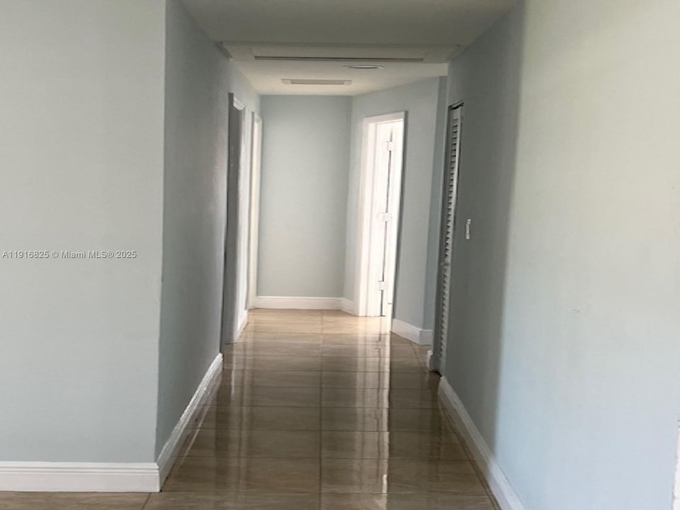 Под контрактом: $2,700 (3 спален, 2 ванн, 1339 Квадратных фут)