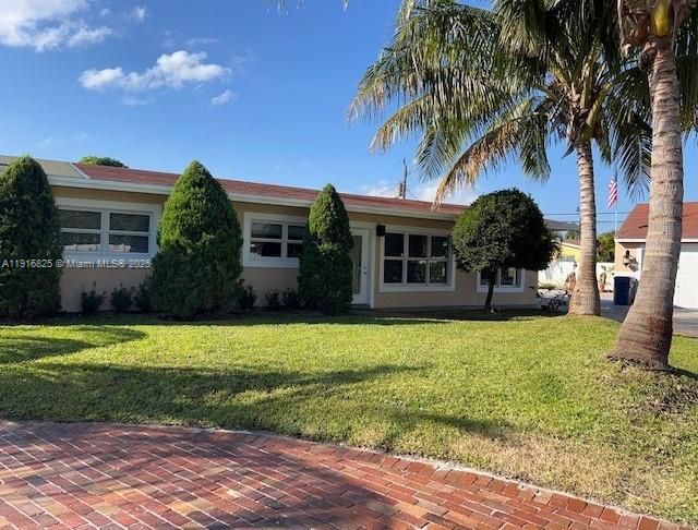 Под контрактом: $2,700 (3 спален, 2 ванн, 1339 Квадратных фут)