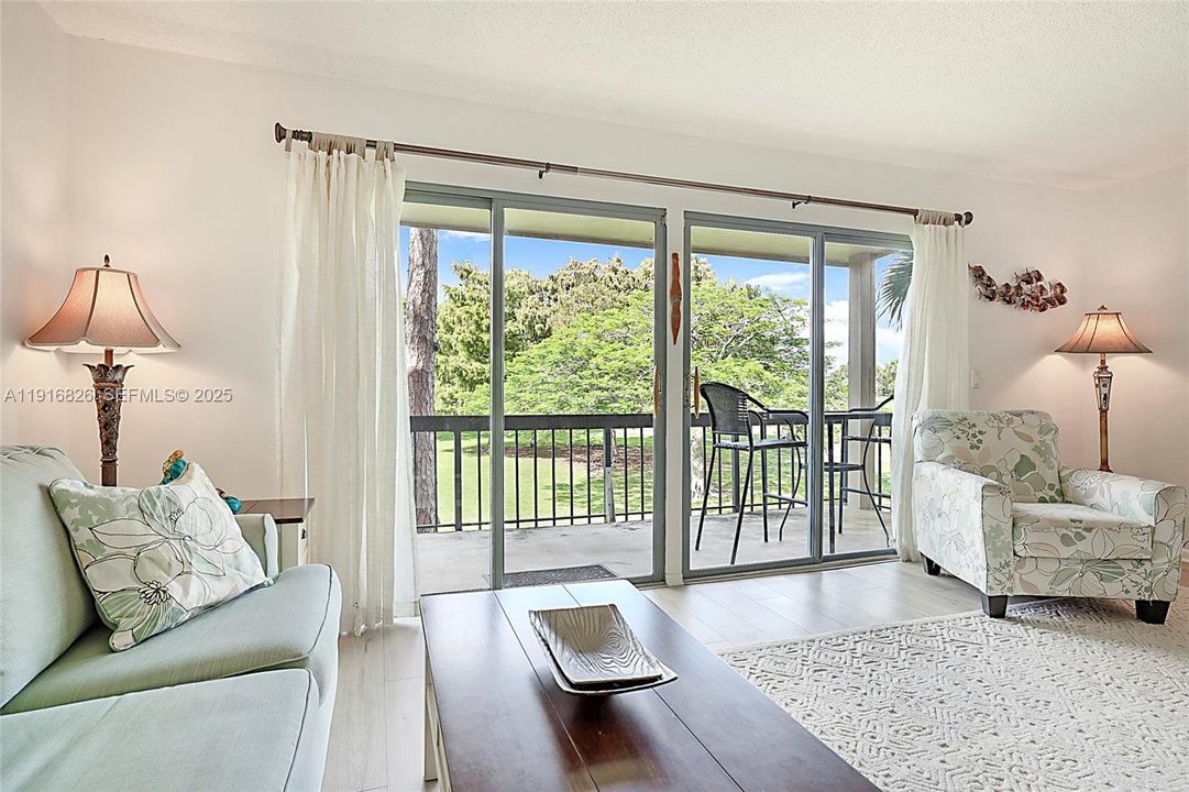 待售: $235,000 (2 贝兹, 2 浴室, 1230 平方英尺)