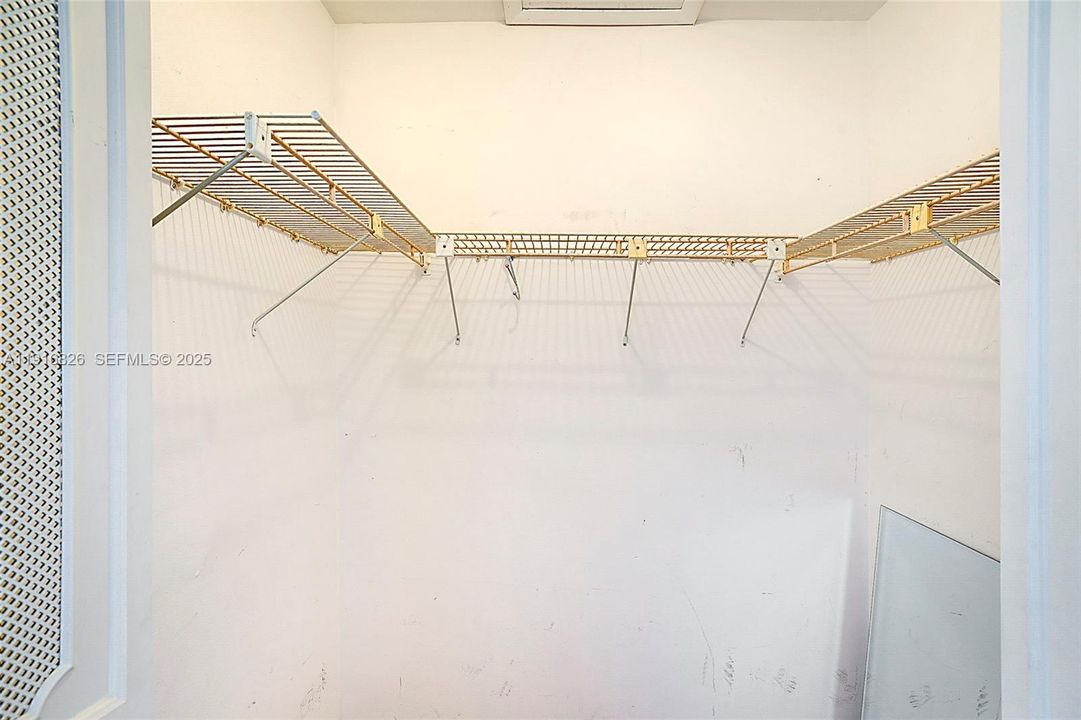 待售: $235,000 (2 贝兹, 2 浴室, 1230 平方英尺)