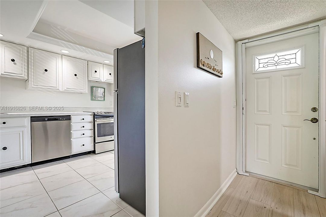 待售: $235,000 (2 贝兹, 2 浴室, 1230 平方英尺)