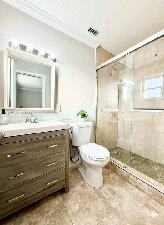 合同活跃: $4,000 (4 贝兹, 3 浴室, 2076 平方英尺)