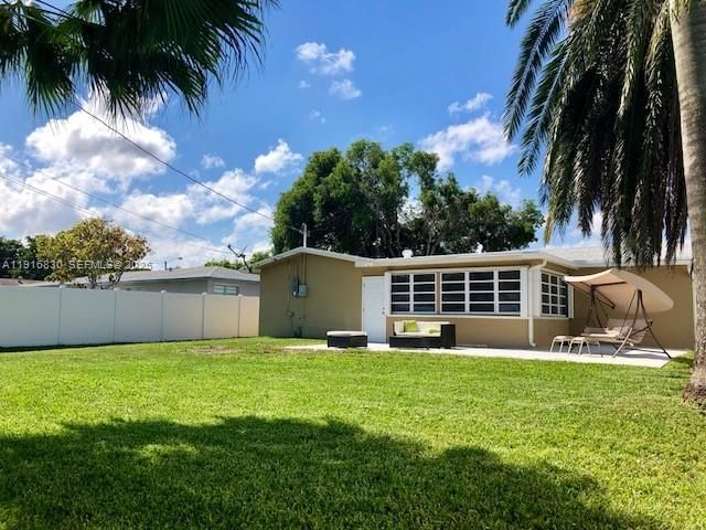 Huge Backyard, all fenced in with beautiful white vinyl fence, side gate and double swing back gate.