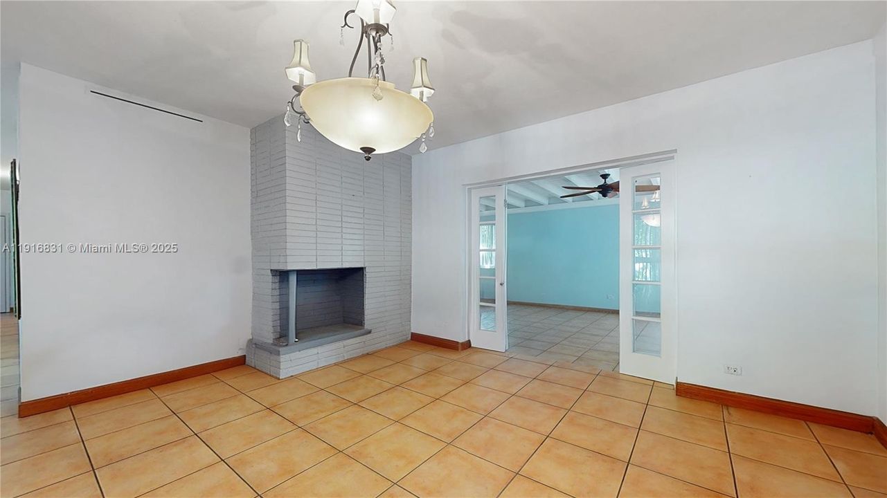 For Sale: $1,350,000 (4 beds, 2 baths, 2124 Square Feet)