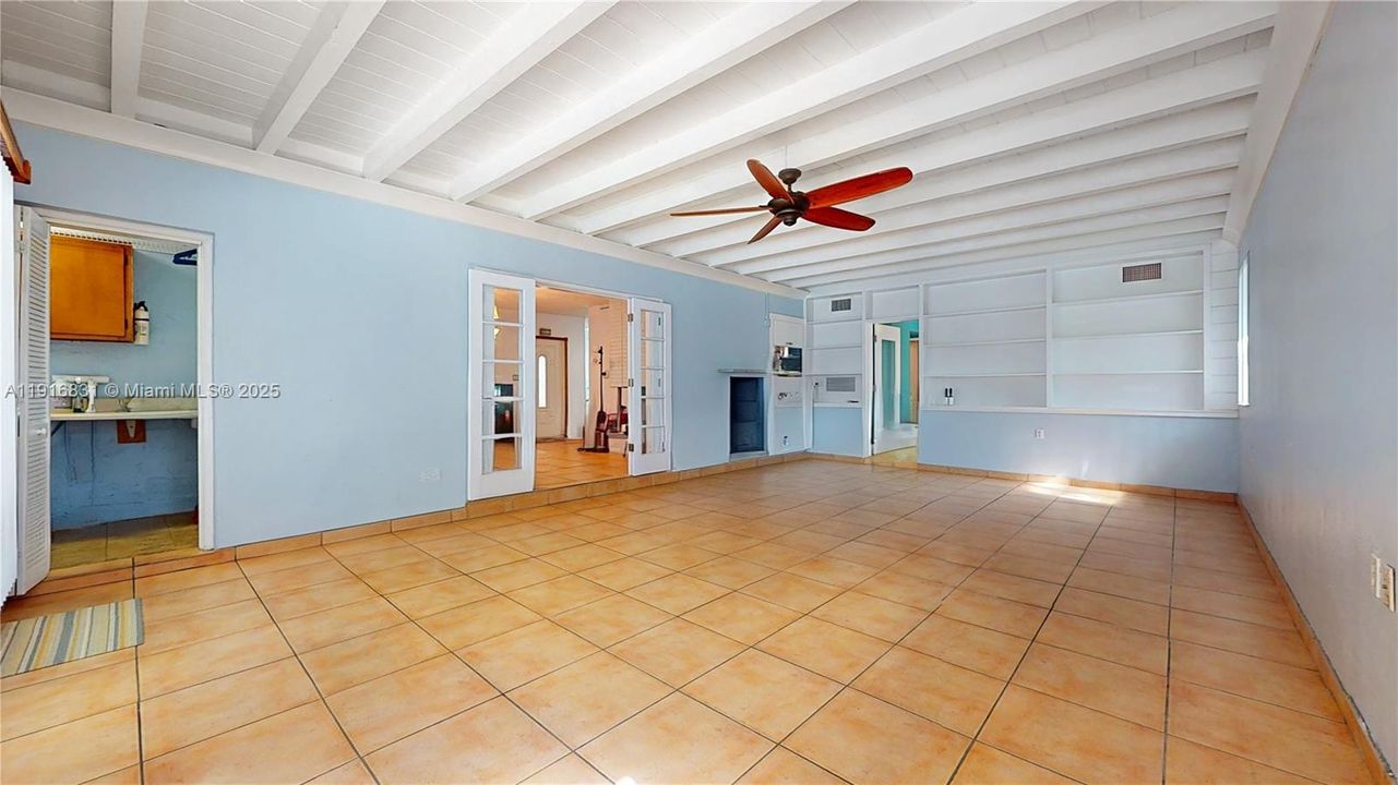 For Sale: $1,350,000 (4 beds, 2 baths, 2124 Square Feet)