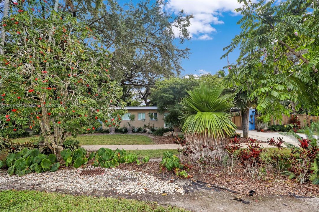 For Sale: $1,350,000 (4 beds, 2 baths, 2124 Square Feet)