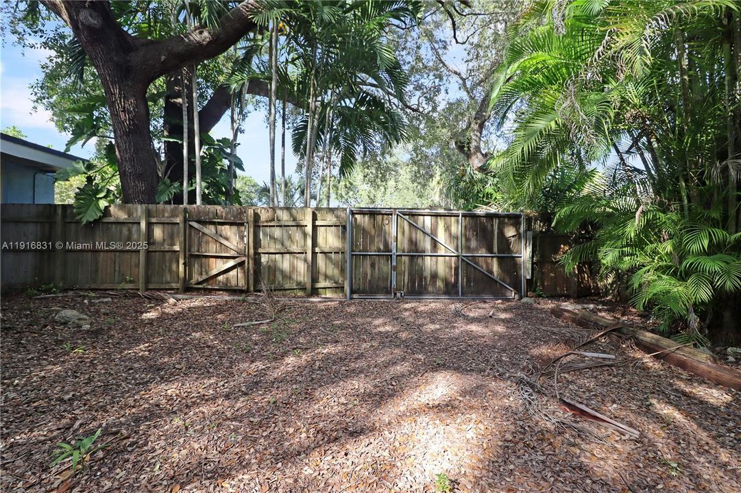 For Sale: $1,350,000 (4 beds, 2 baths, 2124 Square Feet)