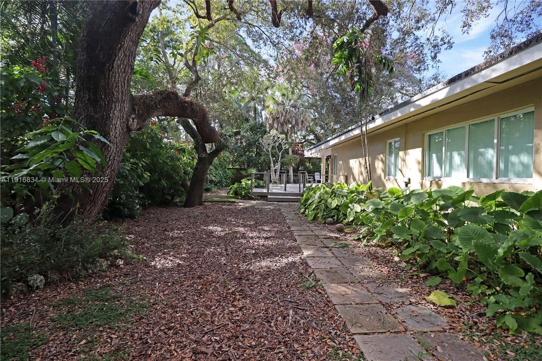 For Sale: $1,350,000 (4 beds, 2 baths, 2124 Square Feet)