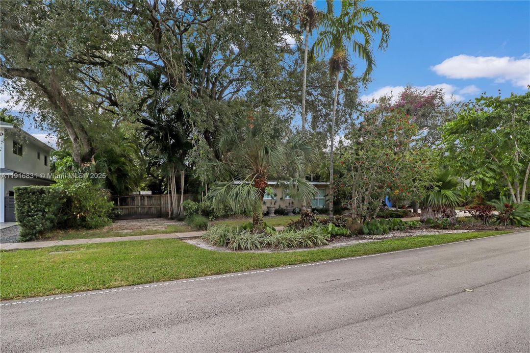 For Sale: $1,350,000 (4 beds, 2 baths, 2124 Square Feet)