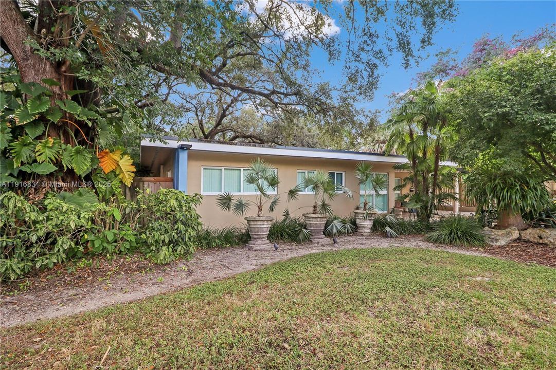 For Sale: $1,350,000 (4 beds, 2 baths, 2124 Square Feet)