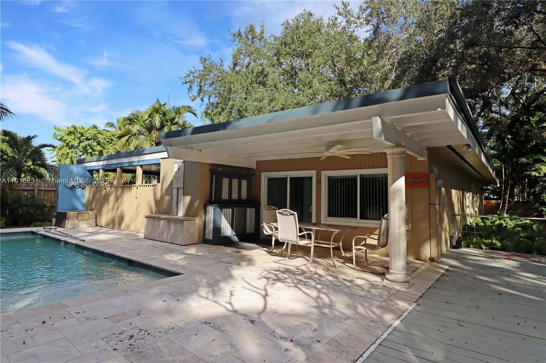 For Sale: $1,350,000 (4 beds, 2 baths, 2124 Square Feet)