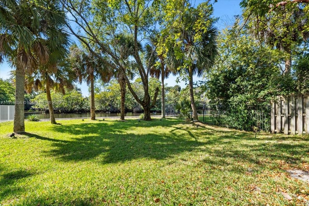 Active With Contract: $1,800 (0 beds, 1 baths, 1966 Square Feet)