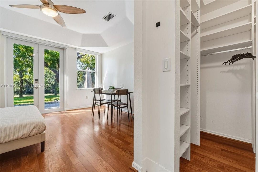 Active With Contract: $1,800 (0 beds, 1 baths, 1966 Square Feet)