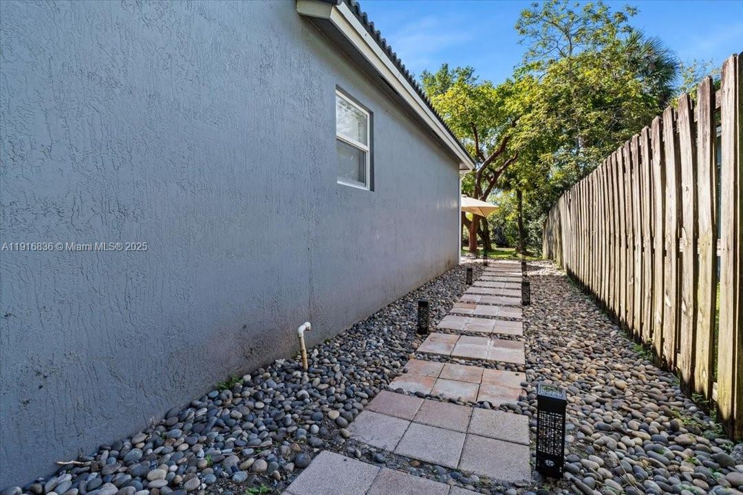 Active With Contract: $1,800 (0 beds, 1 baths, 1966 Square Feet)