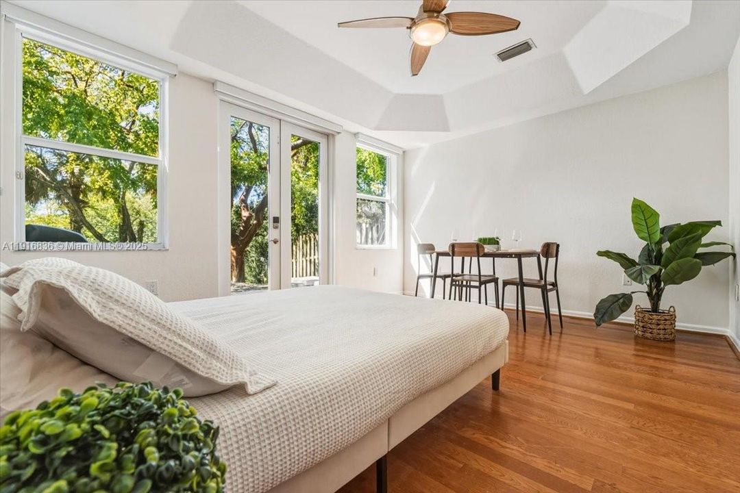 Active With Contract: $1,800 (0 beds, 1 baths, 1966 Square Feet)