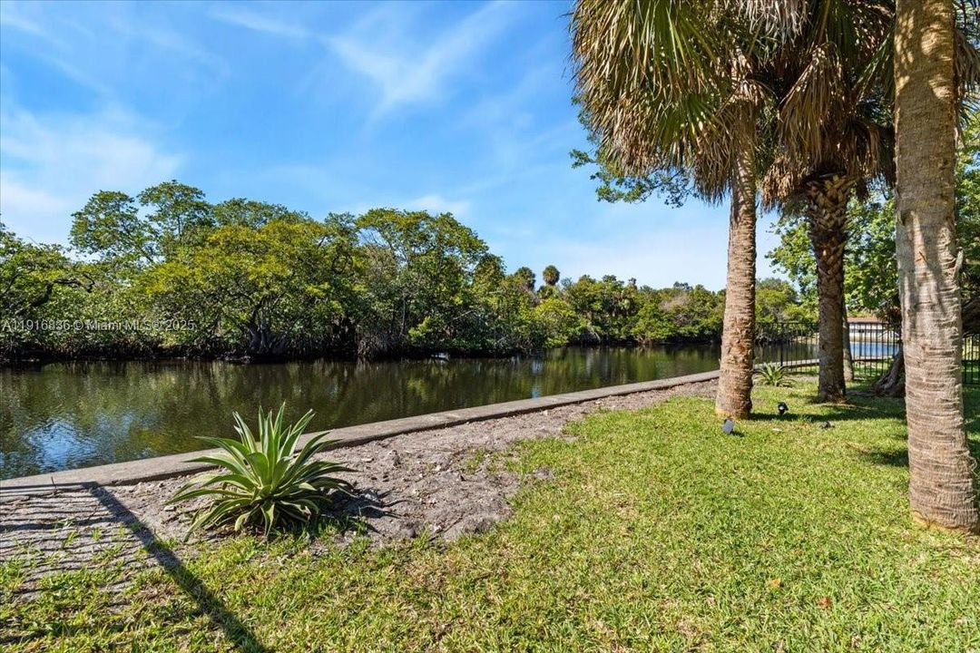 Active With Contract: $1,800 (0 beds, 1 baths, 1966 Square Feet)