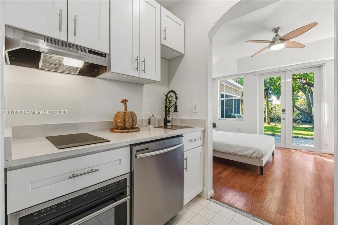 Active With Contract: $1,800 (0 beds, 1 baths, 1966 Square Feet)