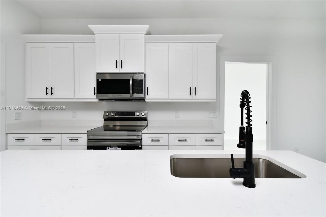 For Sale: $379,000 (4 beds, 3 baths, 1714 Square Feet)