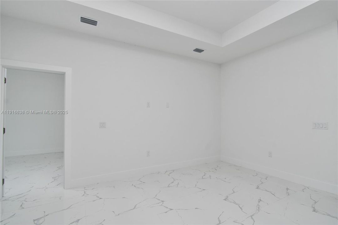 For Sale: $379,000 (4 beds, 3 baths, 1714 Square Feet)