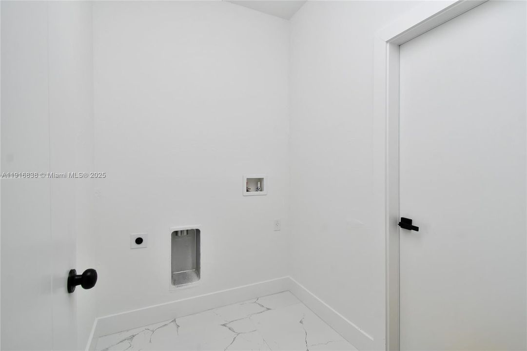 For Sale: $379,000 (4 beds, 3 baths, 1714 Square Feet)