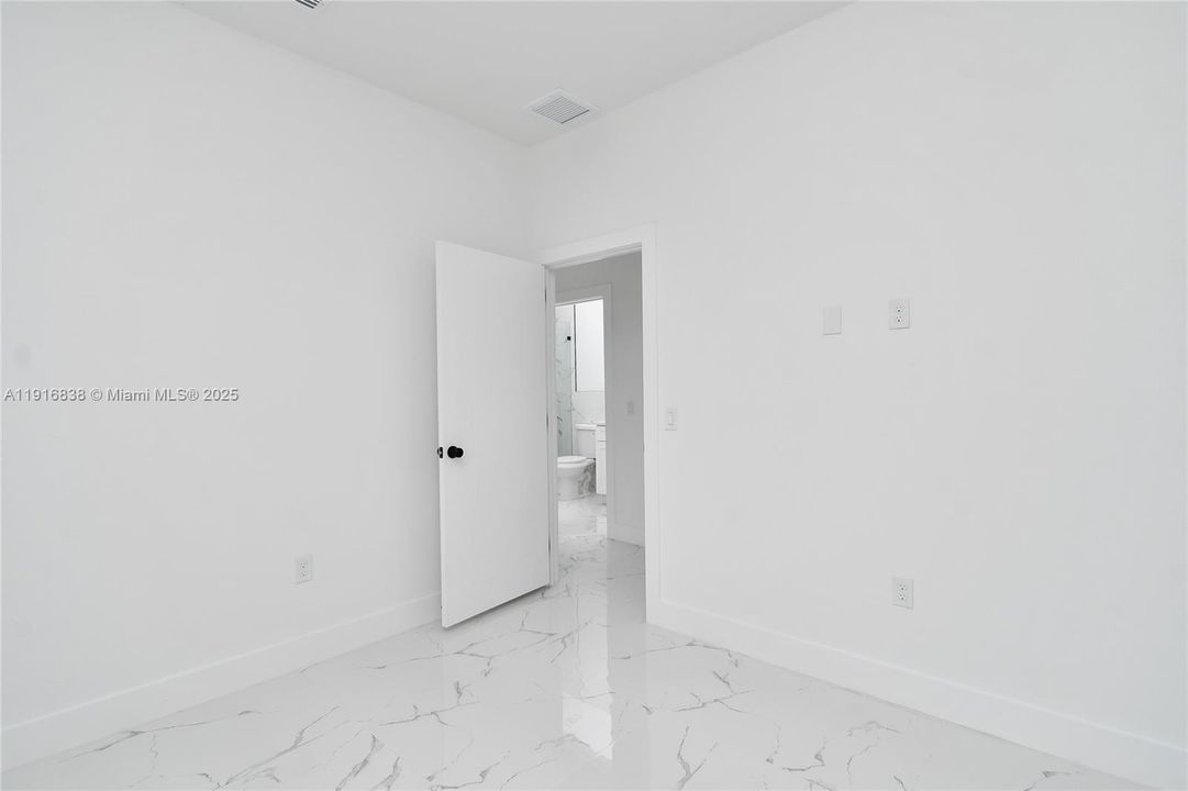 For Sale: $379,000 (4 beds, 3 baths, 1714 Square Feet)