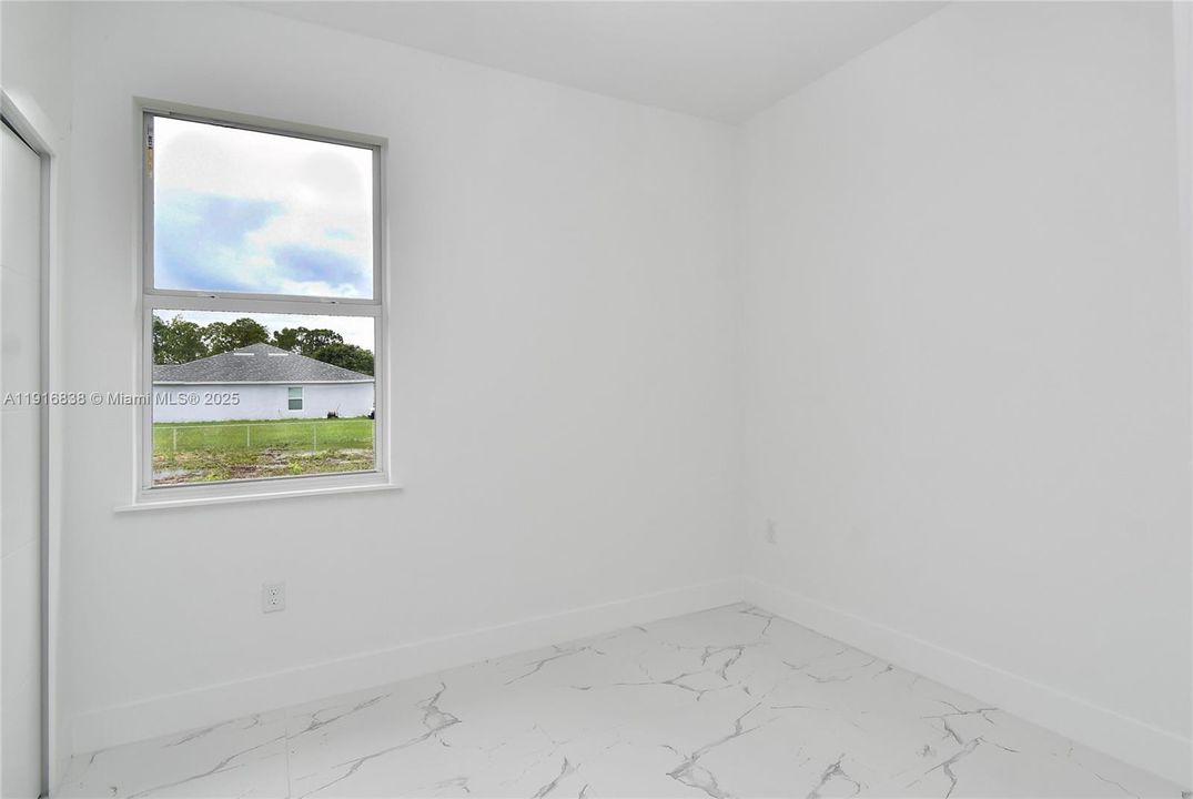 For Sale: $379,000 (4 beds, 3 baths, 1714 Square Feet)