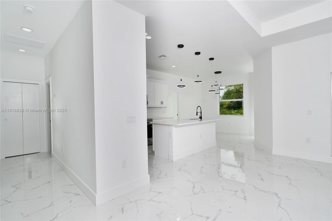 For Sale: $379,000 (4 beds, 3 baths, 1714 Square Feet)