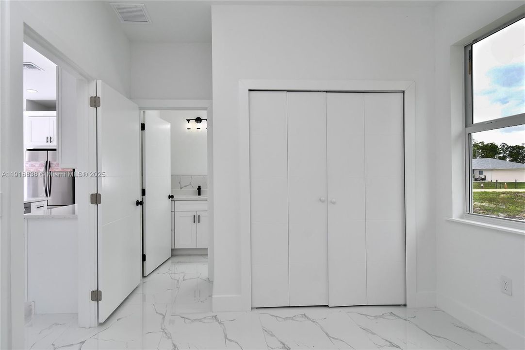 For Sale: $379,000 (4 beds, 3 baths, 1714 Square Feet)