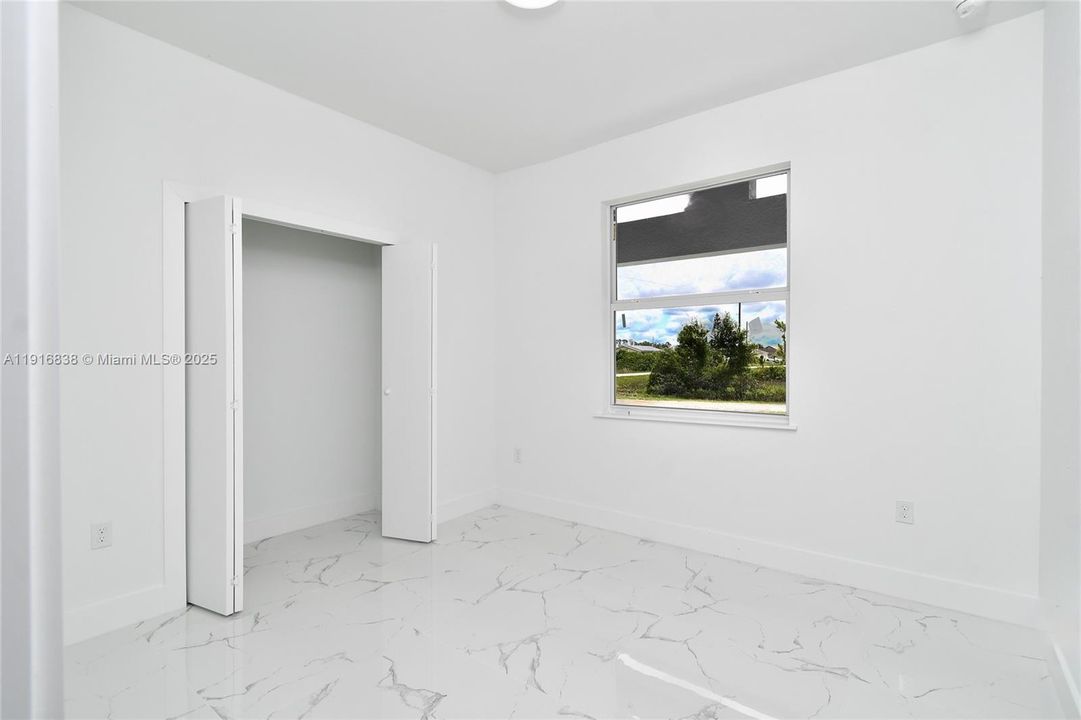 For Sale: $379,000 (4 beds, 3 baths, 1714 Square Feet)