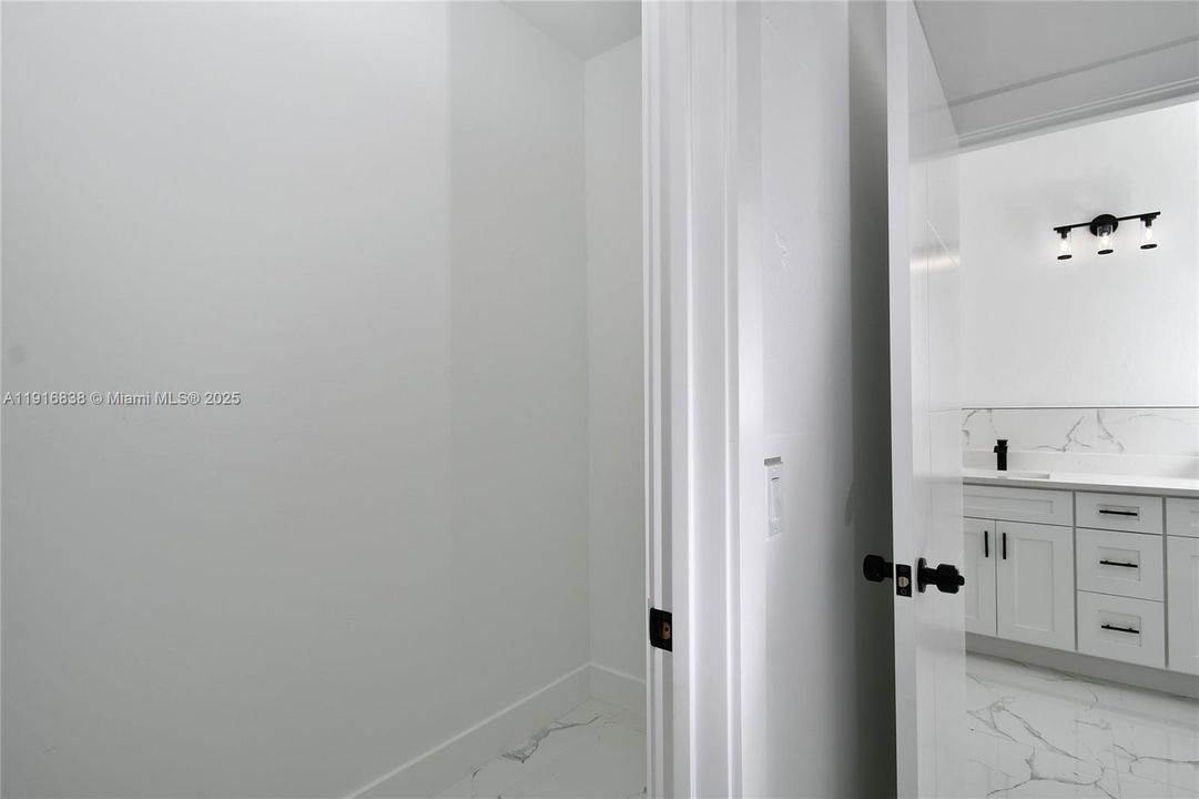 For Sale: $379,000 (4 beds, 3 baths, 1714 Square Feet)