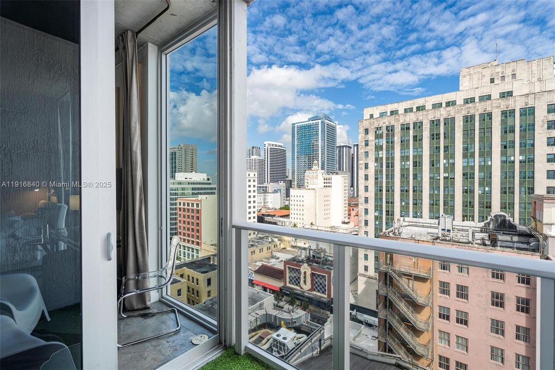 For Rent: $2,750 (1 beds, 1 baths, 446 Square Feet)