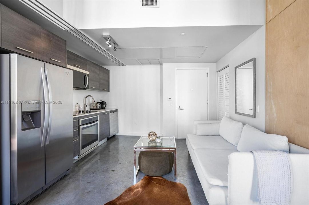 For Rent: $2,750 (1 beds, 1 baths, 446 Square Feet)