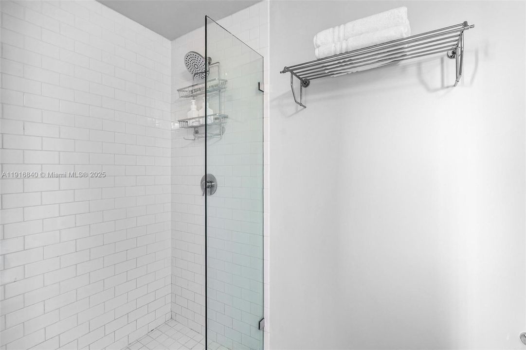 For Rent: $2,750 (1 beds, 1 baths, 446 Square Feet)