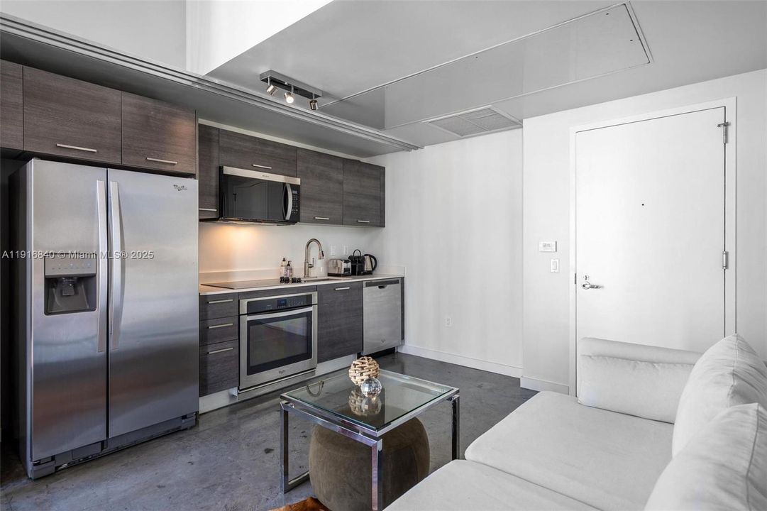 For Rent: $2,750 (1 beds, 1 baths, 446 Square Feet)