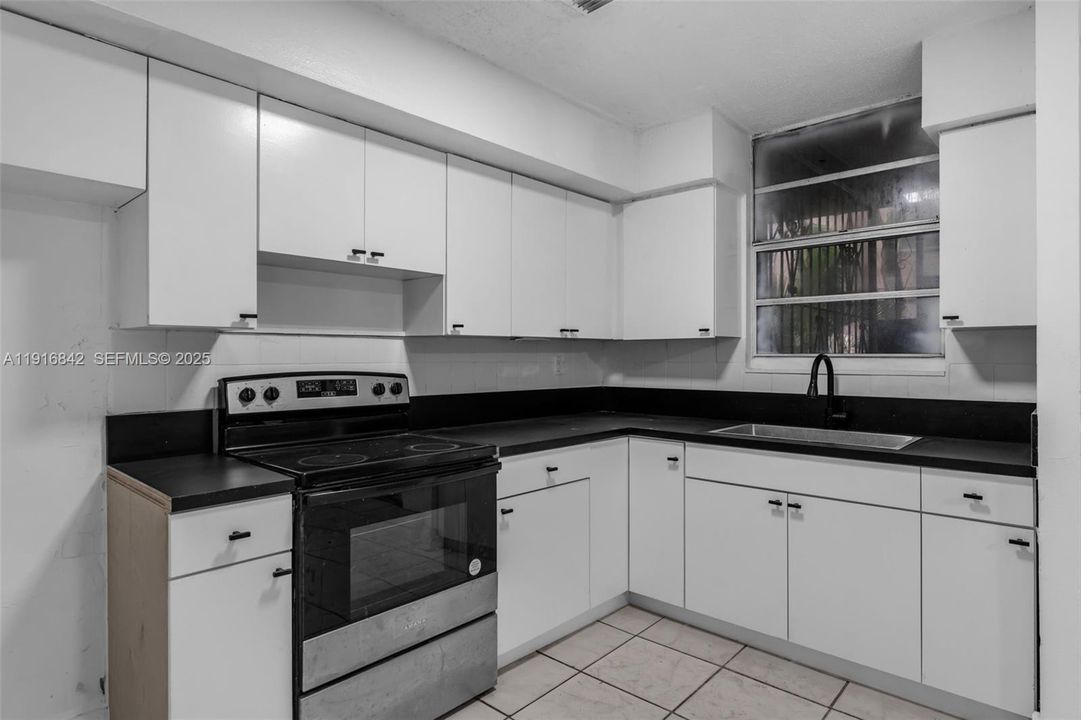 For Rent: $2,650 (4 beds, 2 baths, 1130 Square Feet)