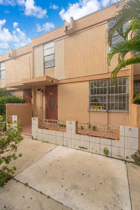 For Rent: $2,650 (4 beds, 2 baths, 1130 Square Feet)