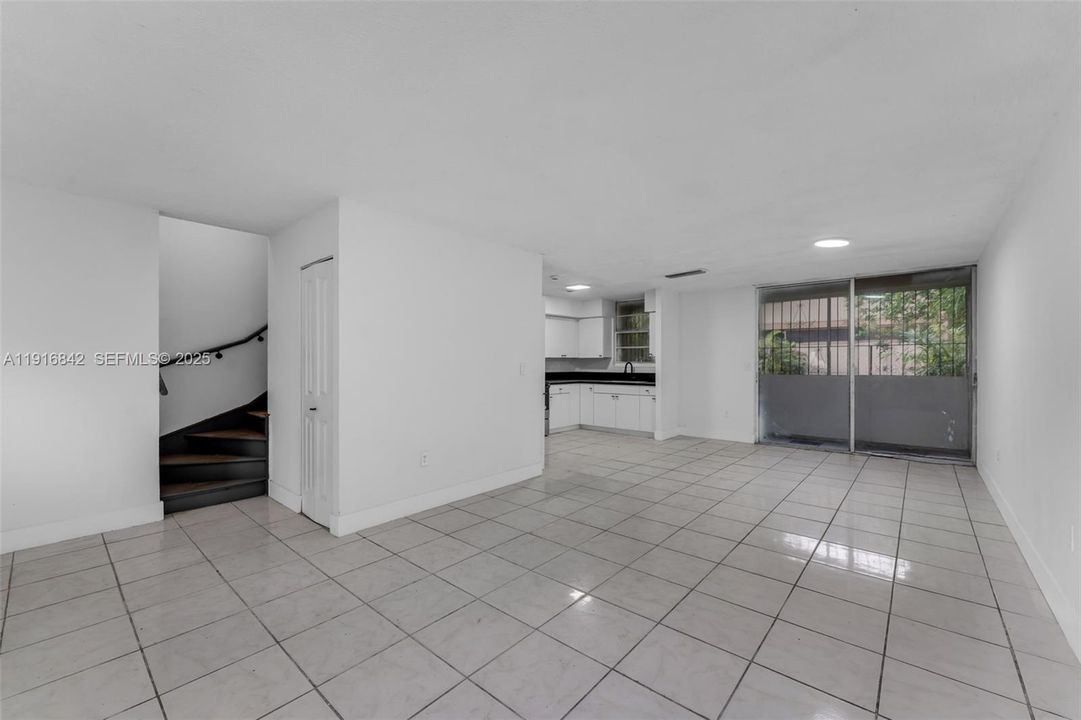 For Rent: $2,650 (4 beds, 2 baths, 1130 Square Feet)