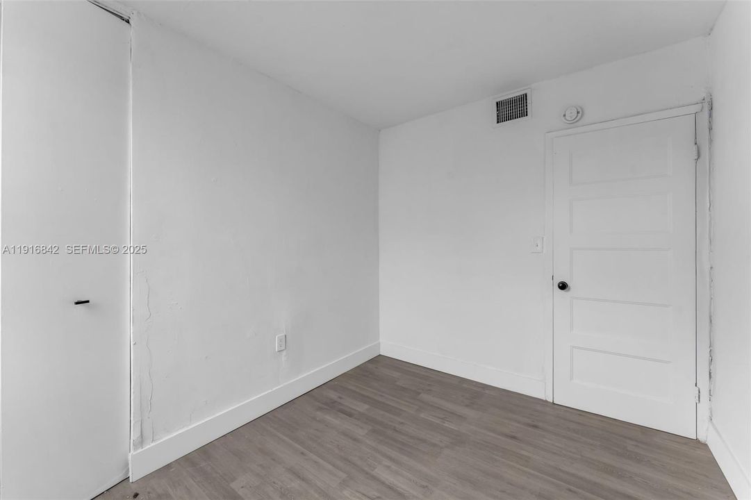 For Rent: $2,650 (4 beds, 2 baths, 1130 Square Feet)