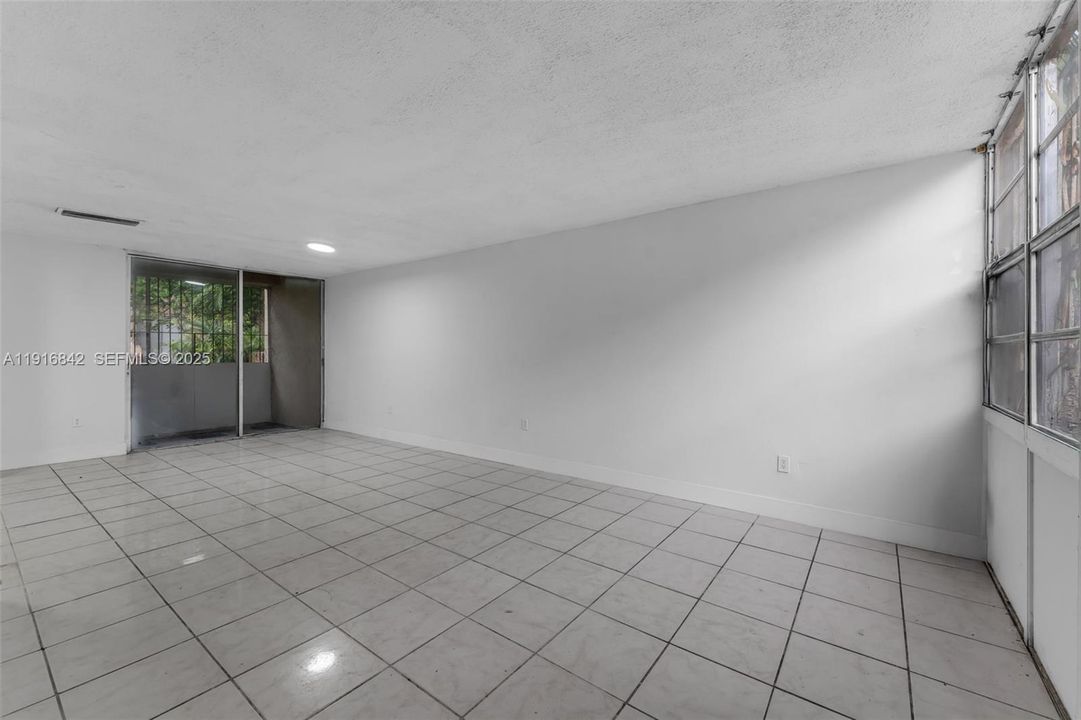 For Rent: $2,650 (4 beds, 2 baths, 1130 Square Feet)