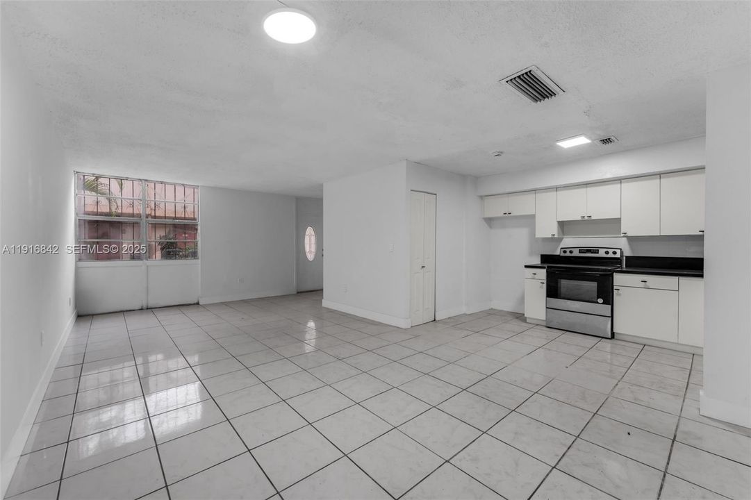 For Rent: $2,650 (4 beds, 2 baths, 1130 Square Feet)