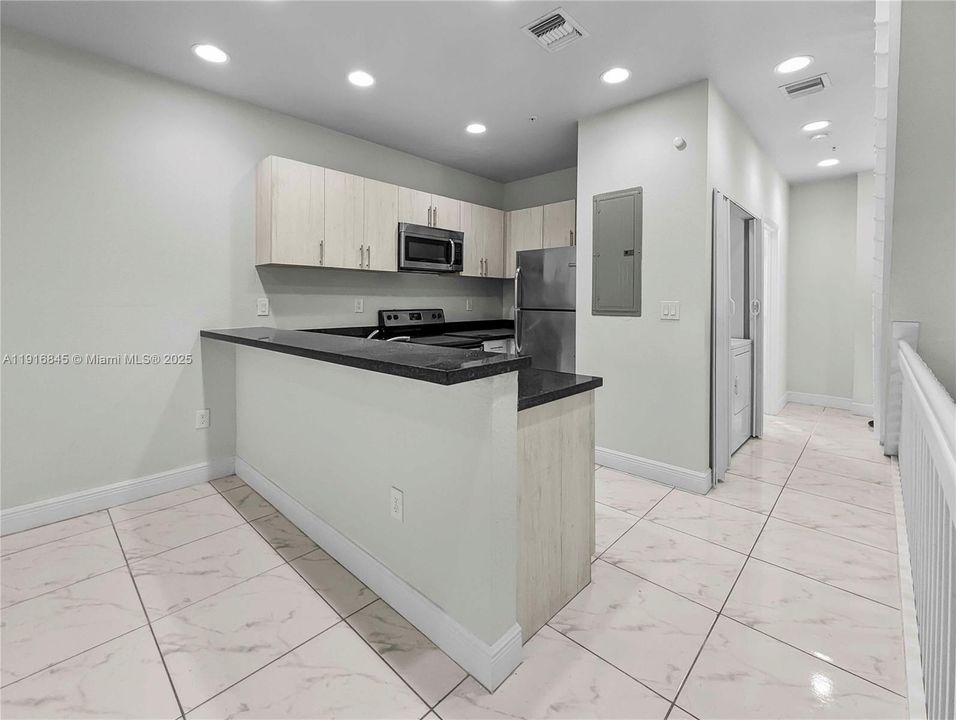 В аренду: $2,675 (2 спален, 2 ванн, 1240 Квадратных фут)