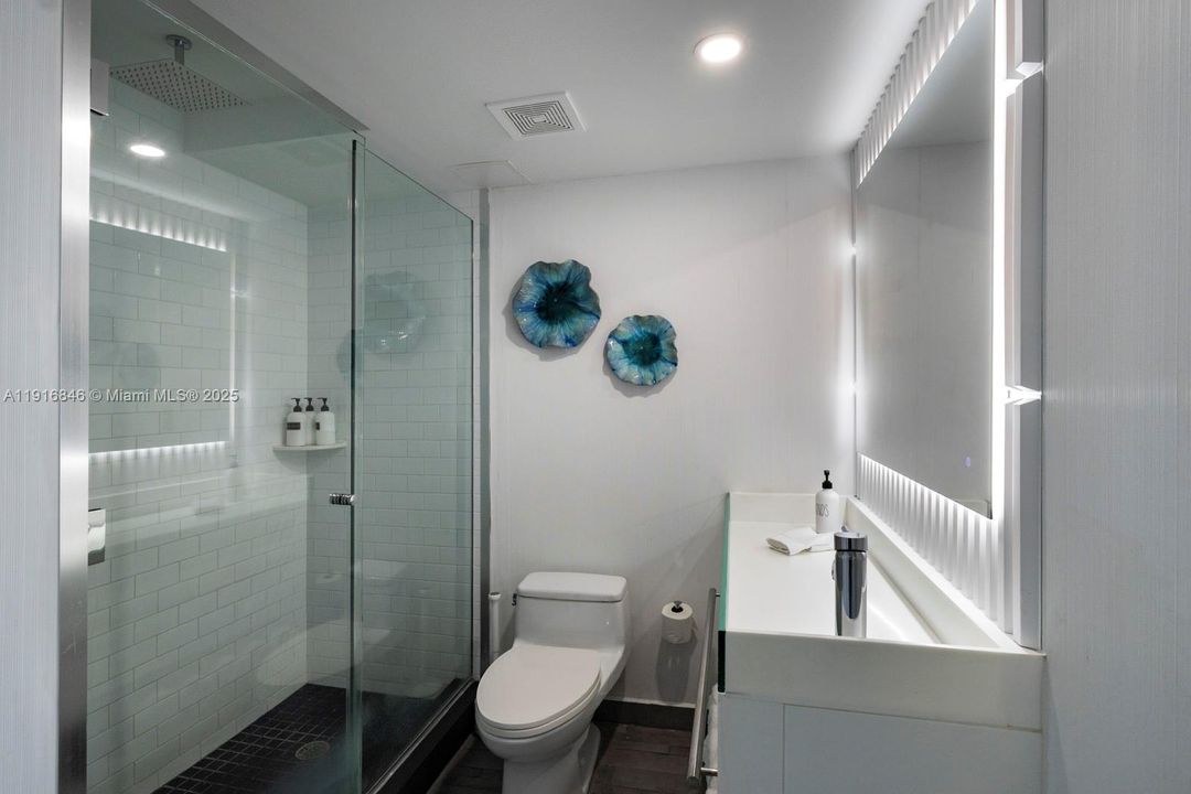 For Rent: $4,100 (1 beds, 1 baths, 676 Square Feet)