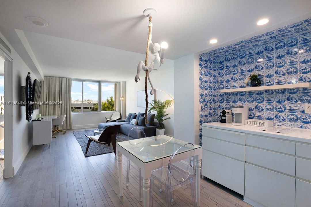 For Rent: $4,100 (1 beds, 1 baths, 676 Square Feet)