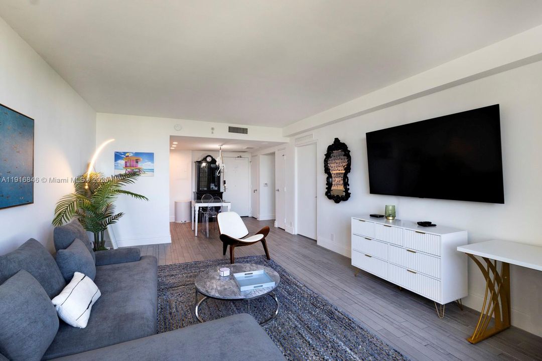 For Rent: $4,100 (1 beds, 1 baths, 676 Square Feet)