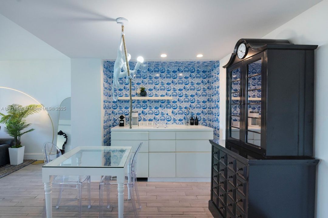 For Rent: $4,100 (1 beds, 1 baths, 676 Square Feet)