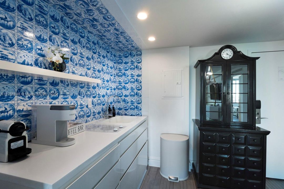 For Rent: $4,100 (1 beds, 1 baths, 676 Square Feet)