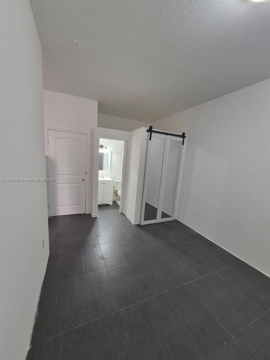 В аренду: $1,300 (1 спален, 1 ванн, 800 Квадратных фут)