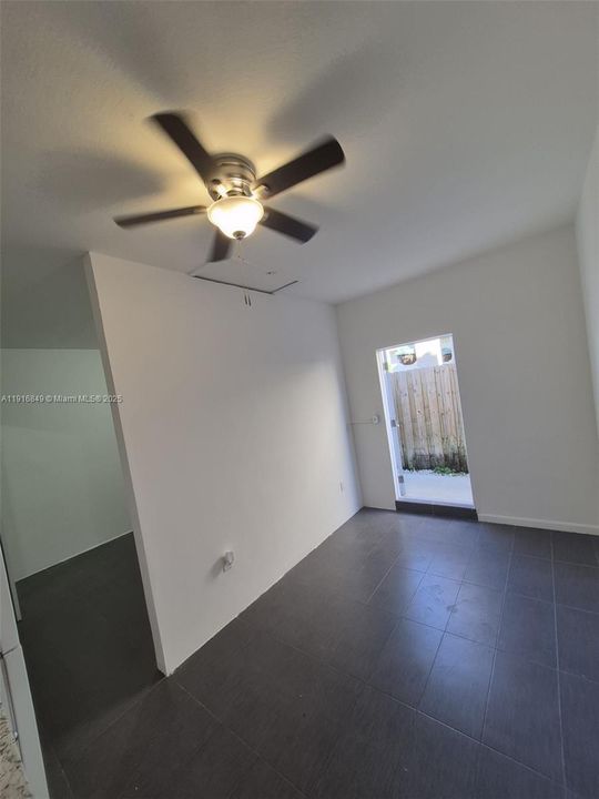 В аренду: $1,300 (1 спален, 1 ванн, 800 Квадратных фут)