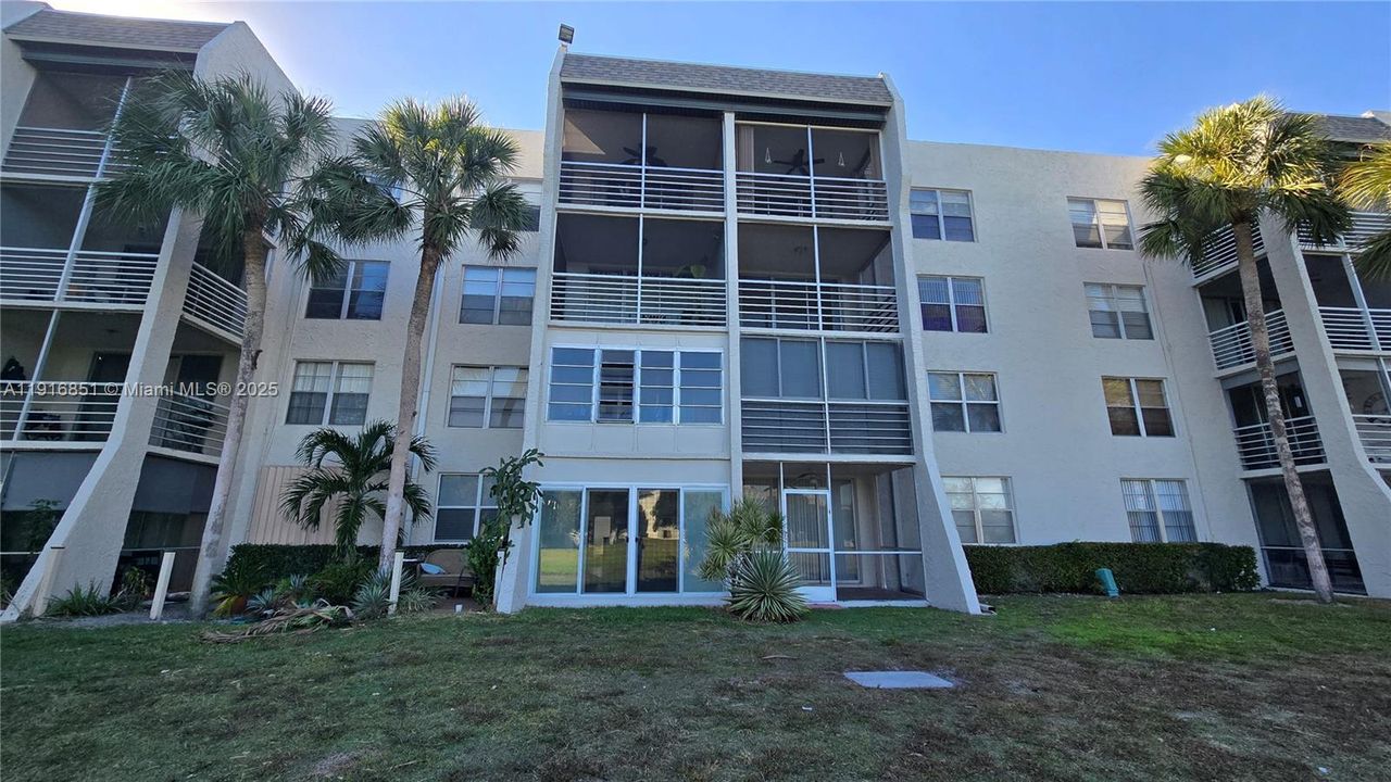 待售: $224,900 (2 贝兹, 2 浴室, 970 平方英尺)